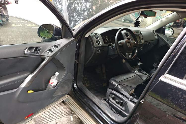 Used Volkswagen Tiguan 2010 2.0 TSI Automatic All-Wheel Drive Flagship Edition Driver Seat