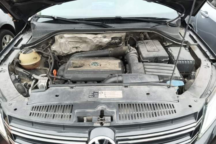 Used Volkswagen Tiguan 2010 2.0 TSI Automatic All-Wheel Drive Flagship Edition Engine Bay