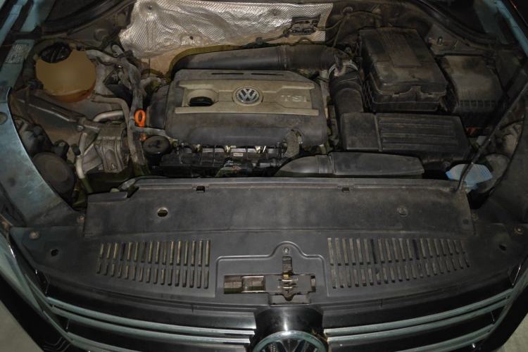 Used Volkswagen Tiguan 2010 2.0 TSI Automatic All-Wheel Drive Flagship Edition Engine Bay
