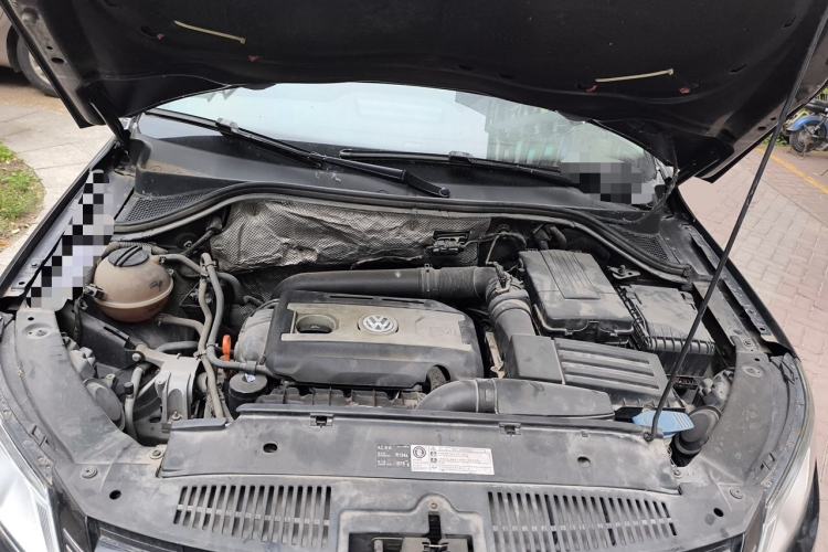 Used Volkswagen Tiguan 2010 2.0 TSI Automatic All-Wheel Drive Flagship Edition Engine Bay