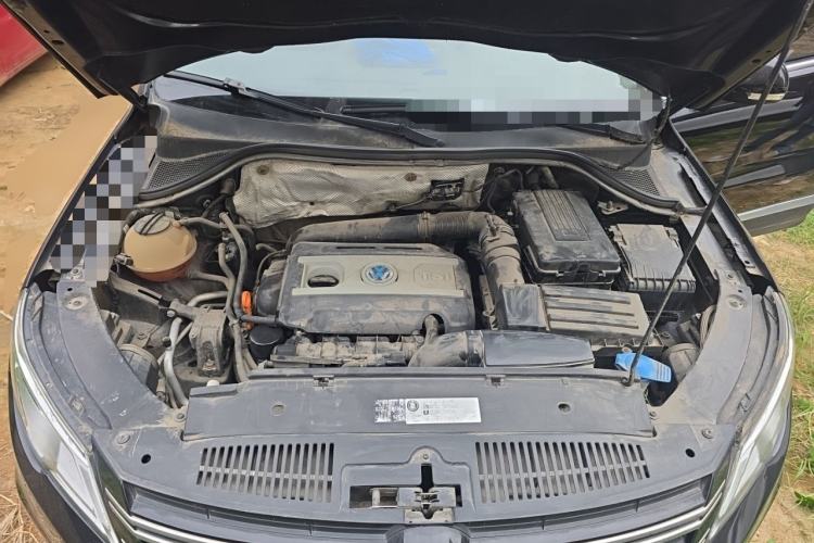 Used Volkswagen Tiguan 2010 2.0 TSI Automatic All-Wheel-Drive Elite Edition Engine Bay