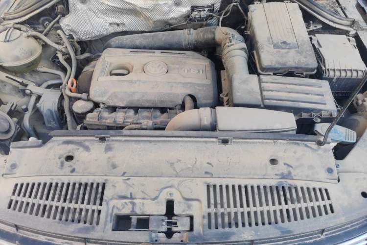 Used Volkswagen Tiguan 2010 2.0 TSI Automatic All-Wheel Drive Flagship Edition Engine Bay
