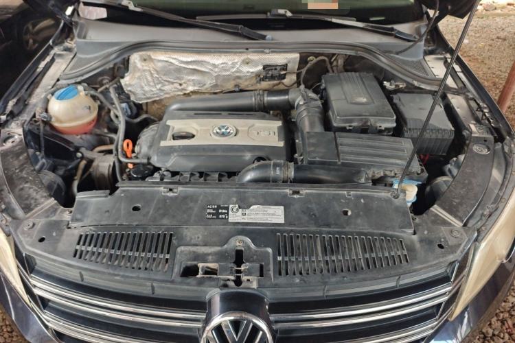 Used Volkswagen Tiguan 2010 1.8 TSI Automatic All-Wheel Drive Fashion Edition Engine Bay