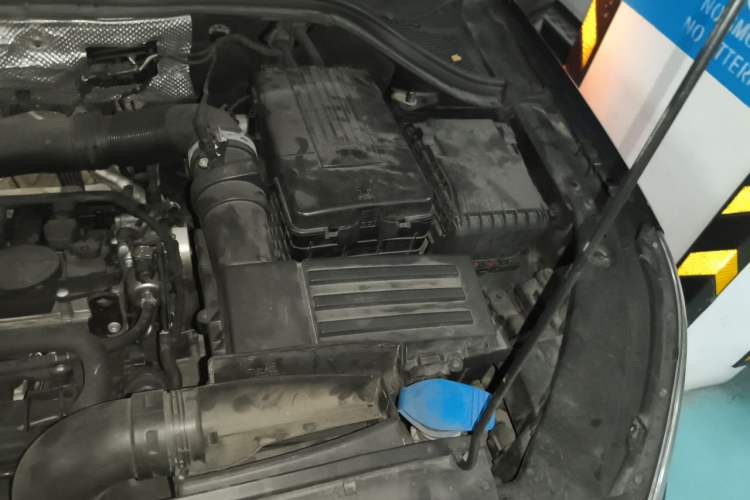 Used Volkswagen Tiguan 2010 1.8TSI Automatic All-Wheel-Drive Elite Edition Engine Bay Left