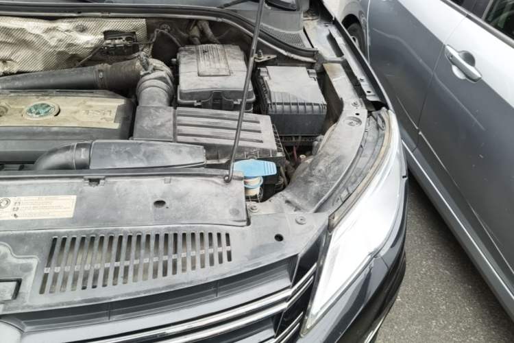 Used Volkswagen Tiguan 2010 2.0 TSI Automatic All-Wheel Drive Flagship Edition Engine Bay Left
