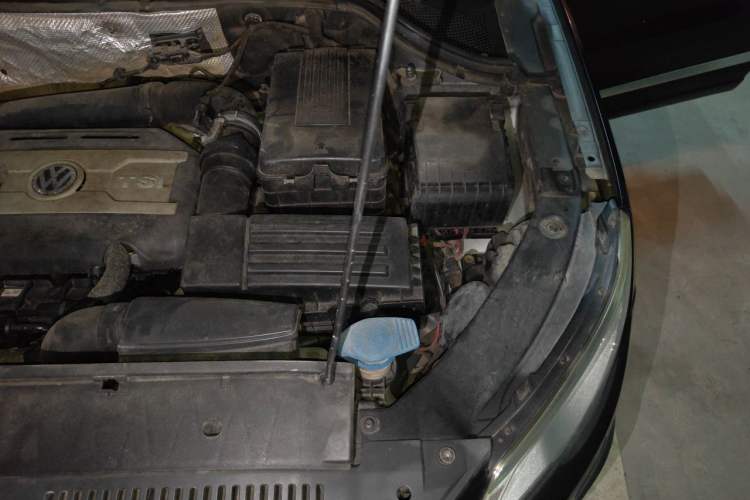Used Volkswagen Tiguan 2010 2.0 TSI Automatic All-Wheel Drive Flagship Edition Engine Bay Left