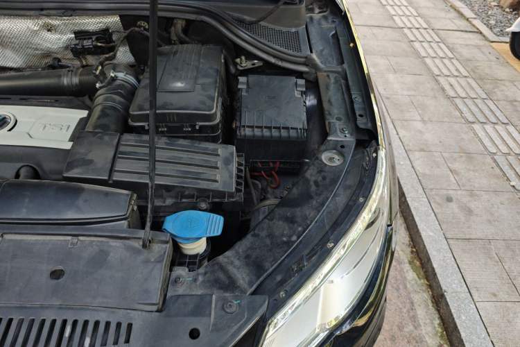 Used Volkswagen Tiguan 2010 1.8 TSI Automatic Two-Wheel Drive Urban Edition Engine Bay Left
