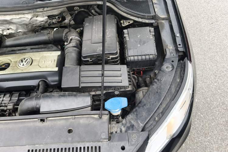 Used Volkswagen Tiguan 2010 1.8 TSI Automatic All-Wheel Drive Fashion Edition Engine Bay Left