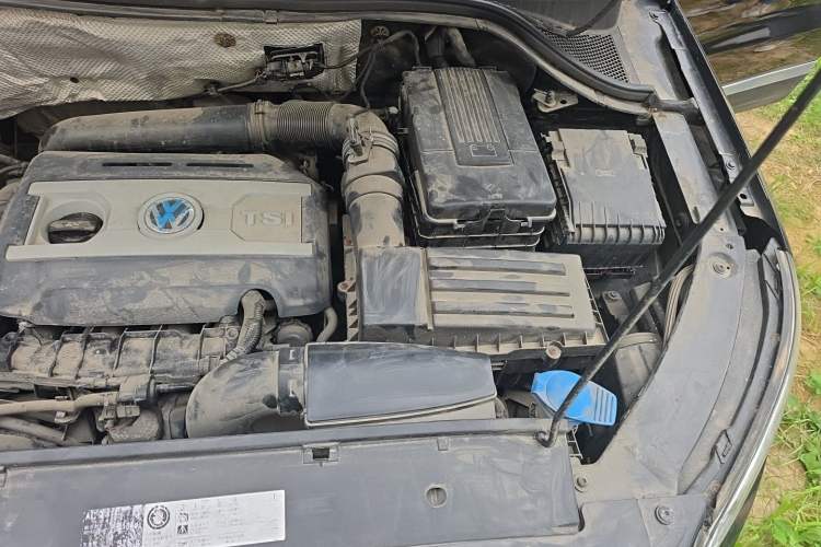Used Volkswagen Tiguan 2010 2.0 TSI Automatic All-Wheel-Drive Elite Edition Engine Bay Left