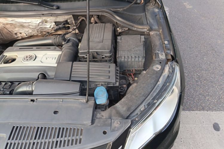 Used Volkswagen Tiguan 2010 2.0 TSI Automatic All-Wheel-Drive Elite Edition Engine Bay Left
