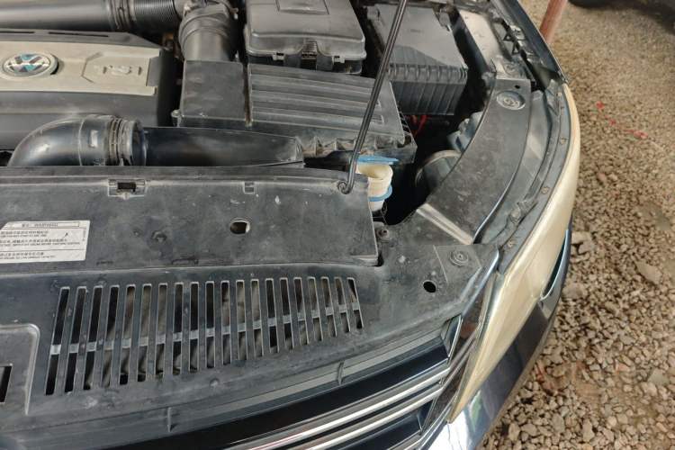 Used Volkswagen Tiguan 2010 1.8 TSI Automatic All-Wheel Drive Fashion Edition Engine Bay Left