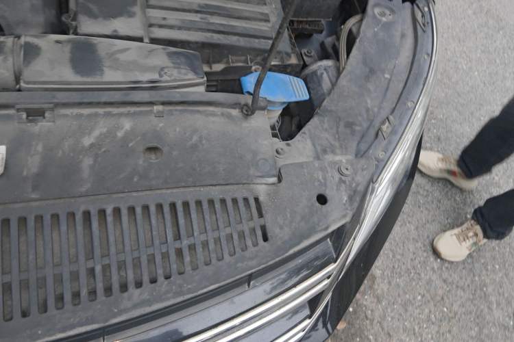 Used Volkswagen Tiguan 2010 2.0 TSI Automatic All-Wheel-Drive Elite Edition Engine Bay Left