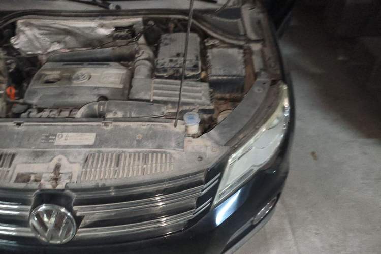 Used Volkswagen Tiguan 2010 1.8TSI Automatic All-Wheel-Drive Elite Edition Engine Bay Left
