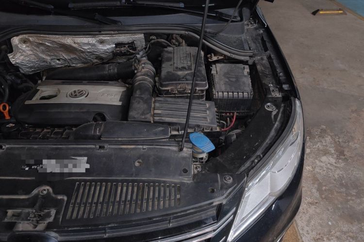 Used Volkswagen Tiguan 2010 1.8TSI Automatic All-Wheel-Drive Elite Edition Engine Bay Left