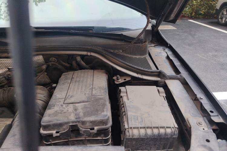 Used Volkswagen Tiguan 2010 1.8TSI Automatic All-Wheel-Drive Elite Edition Engine Bay Left
