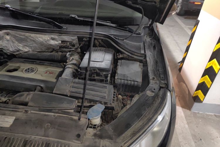 Used Volkswagen Tiguan 2010 2.0 TSI Automatic All-Wheel Drive Flagship Navigation Edition Engine Bay Left