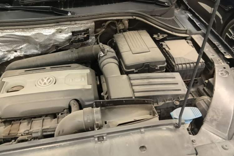 Used Volkswagen Tiguan 2010 1.8 TSI Automatic All-Wheel Drive Fashion Edition Engine Bay Left