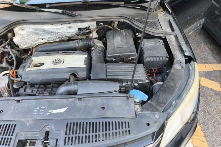 Used Volkswagen Tiguan 2010 1.8 TSI Automatic Two-Wheel Drive Trend Edition Engine Bay Left