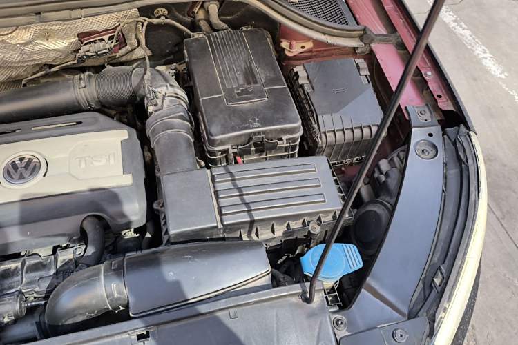 Used Volkswagen Tiguan 2010 1.8TSI Automatic All-Wheel-Drive Elite Edition Engine Bay Left