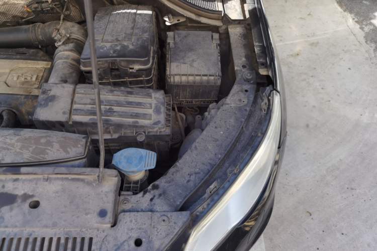 Used Volkswagen Tiguan 2010 2.0 TSI Automatic All-Wheel Drive Flagship Edition Engine Bay Left