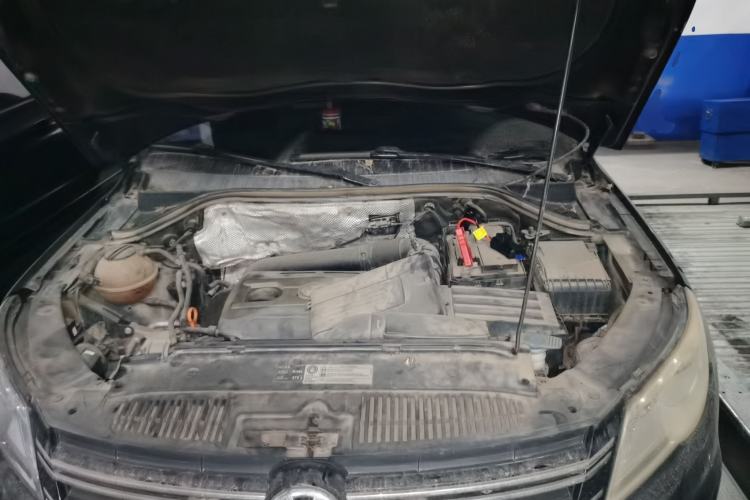 Used Volkswagen Tiguan 2010 1.8 TSI Automatic Two-Wheel Drive Trend Edition Engine Bay