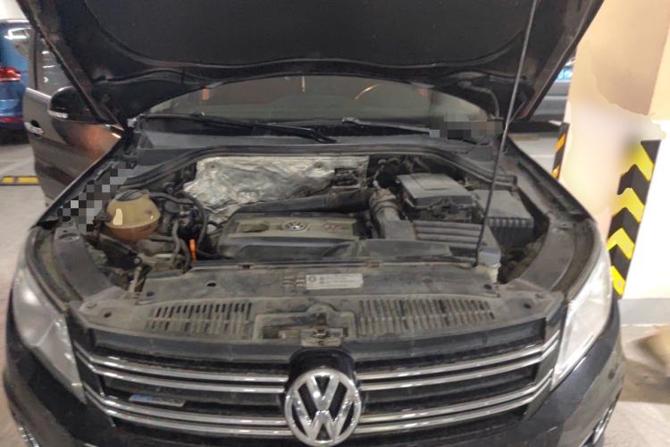 Used Volkswagen Tiguan 2010 2.0 TSI Automatic All-Wheel Drive Flagship Navigation Edition Engine Bay