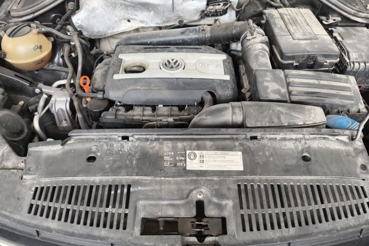 Used Volkswagen Tiguan 2010 2.0 TSI Automatic All-Wheel Drive Flagship Navigation Edition Engine Bay