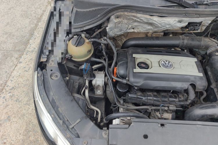 Used Volkswagen Tiguan 2010 1.8TSI Automatic All-Wheel-Drive Elite Edition Engine Bay Right