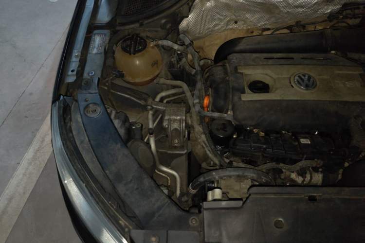 Used Volkswagen Tiguan 2010 2.0 TSI Automatic All-Wheel Drive Flagship Edition Engine Bay Right