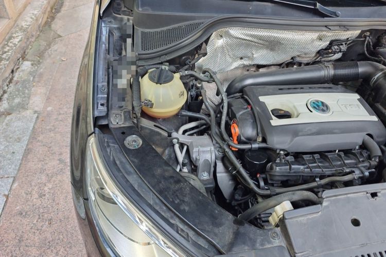 Used Volkswagen Tiguan 2010 1.8 TSI Automatic Two-Wheel Drive Urban Edition Engine Bay Right
