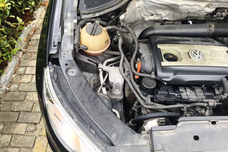 Used Volkswagen Tiguan 2010 1.8 TSI Automatic All-Wheel Drive Fashion Edition Engine Bay Right