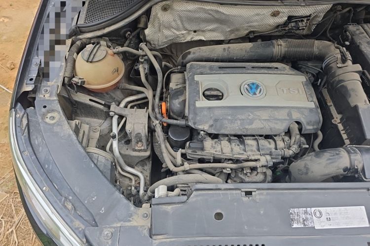Used Volkswagen Tiguan 2010 2.0 TSI Automatic All-Wheel-Drive Elite Edition Engine Bay Right