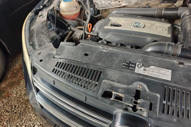 Used Volkswagen Tiguan 2010 1.8 TSI Automatic All-Wheel Drive Fashion Edition Engine Bay Right