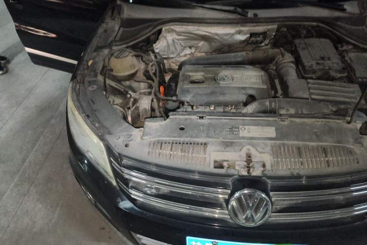 Used Volkswagen Tiguan 2010 1.8TSI Automatic All-Wheel-Drive Elite Edition Engine Bay Right