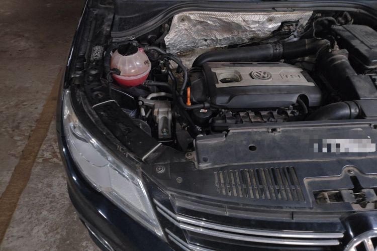 Used Volkswagen Tiguan 2010 1.8TSI Automatic All-Wheel-Drive Elite Edition Engine Bay Right