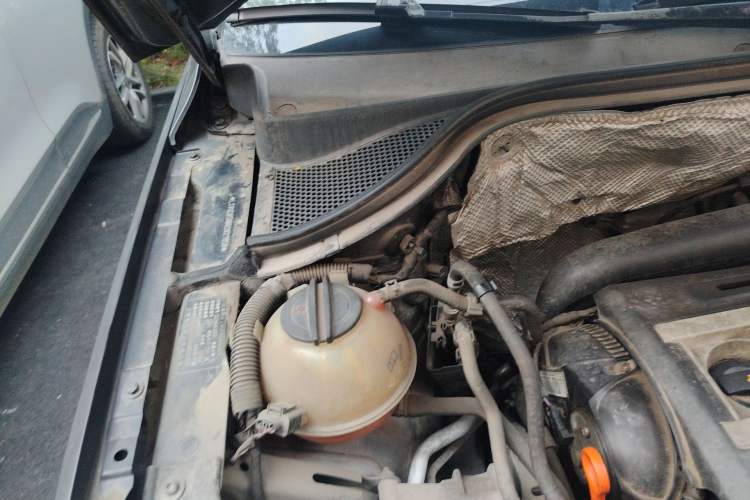 Used Volkswagen Tiguan 2010 1.8TSI Automatic All-Wheel-Drive Elite Edition Engine Bay Right