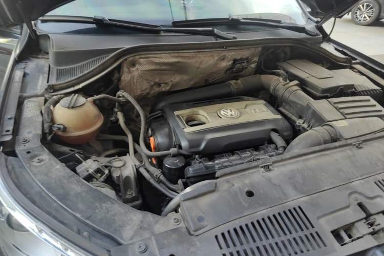 Used Volkswagen Tiguan 2010 1.8 TSI Automatic Two-Wheel Drive Trend Edition Engine Bay Right
