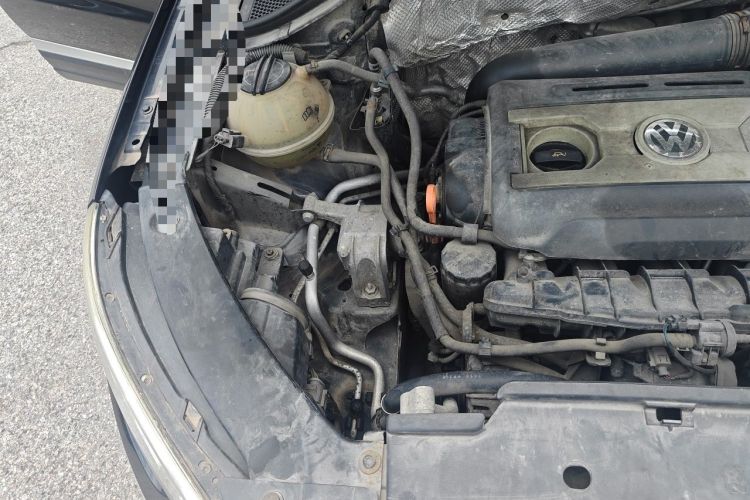 Used Volkswagen Tiguan 2010 1.8TSI Automatic All-Wheel-Drive Elite Edition Engine Bay Right