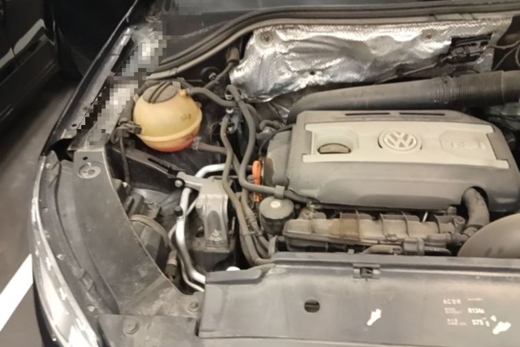 Used Volkswagen Tiguan 2010 1.8 TSI Automatic All-Wheel Drive Fashion Edition Engine Bay Right