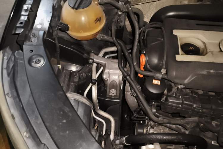 Used Volkswagen Tiguan 2010 1.8TSI Automatic Two-Wheel Drive Elite Edition Engine Bay Right