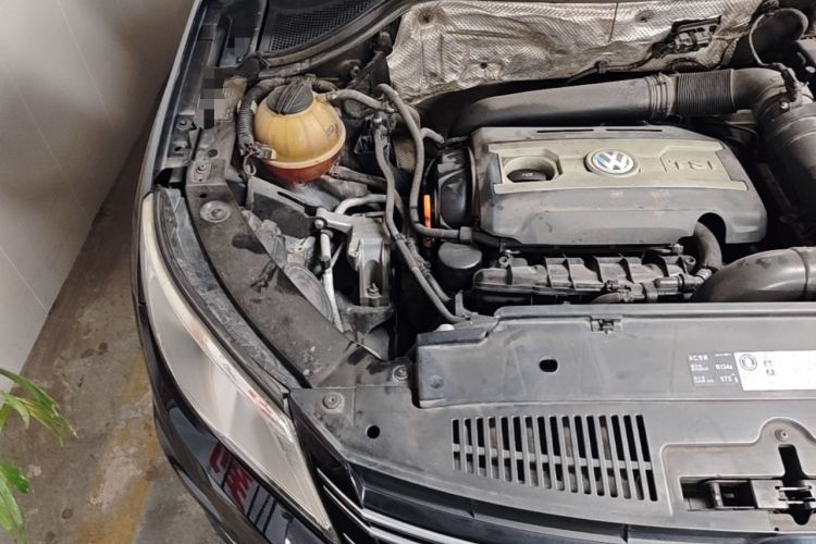 Used Volkswagen Tiguan 2010 2.0 TSI Automatic All-Wheel Drive Flagship Edition Engine Bay Right