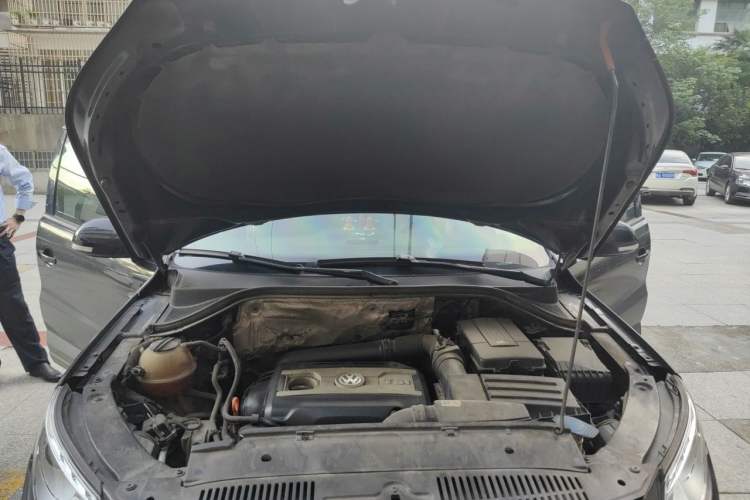 Used Volkswagen Tiguan 2010 1.8 TSI Automatic Two-Wheel Drive Trend Edition Engine Bay