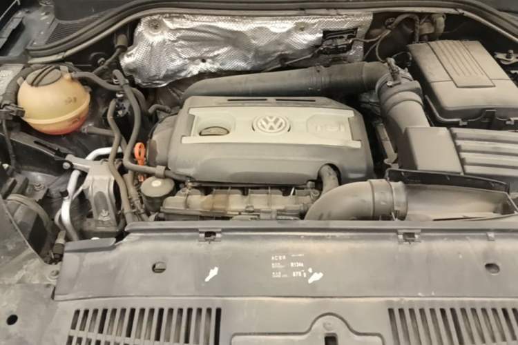 Used Volkswagen Tiguan 2010 1.8 TSI Automatic All-Wheel Drive Fashion Edition Engine Bay