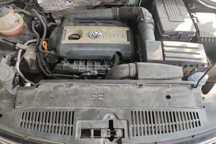 Used Volkswagen Tiguan 2010 2.0 TSI Automatic All-Wheel Drive Flagship Edition Engine Bay