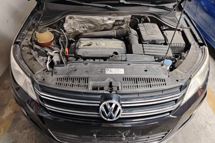 Used Volkswagen Tiguan 2010 2.0 TSI Automatic All-Wheel Drive Flagship Edition Engine Bay