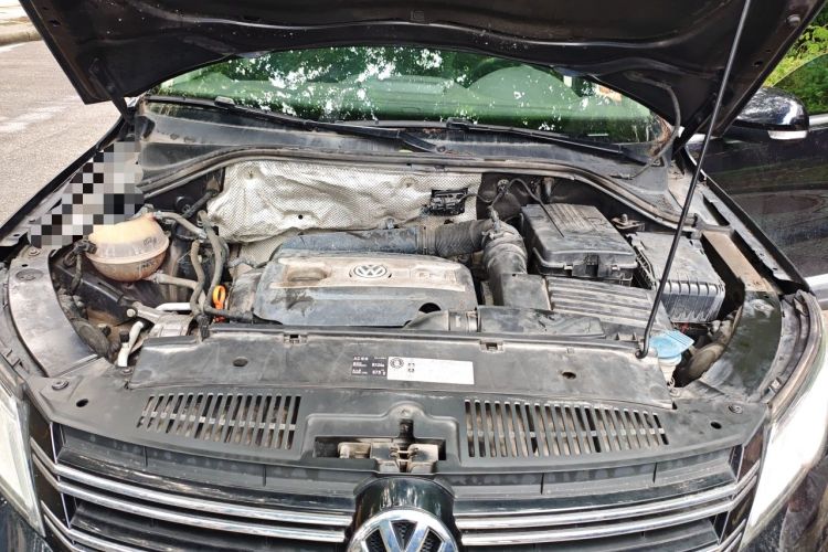 Used Volkswagen Tiguan 2010 2.0 TSI Automatic All-Wheel Drive Flagship Edition Engine Bay