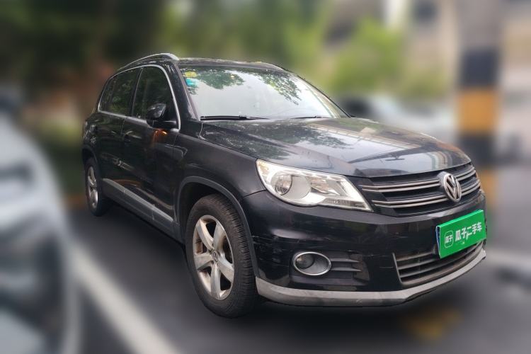 Used Volkswagen Tiguan 2010 1.8TSI Automatic All-Wheel-Drive Elite Edition Front Right 45 Deg