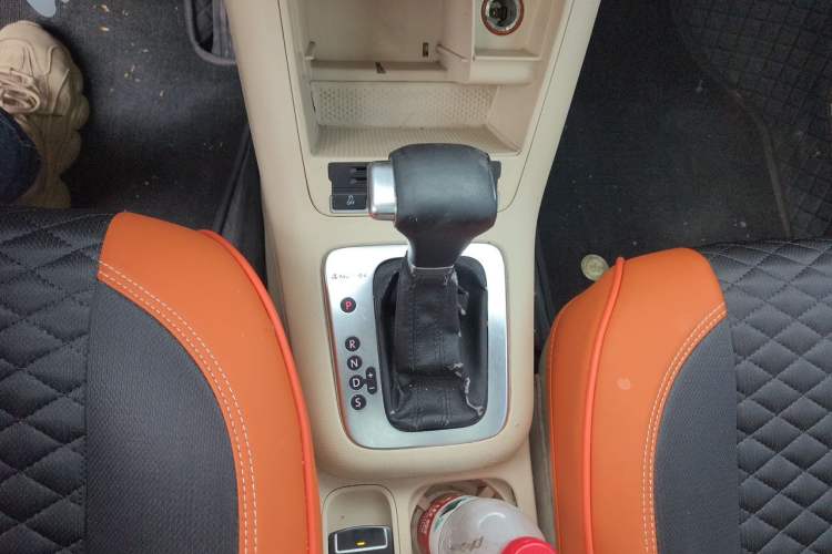 Used Volkswagen Tiguan 2010 1.8TSI Automatic All-Wheel-Drive Elite Edition Gear Lever