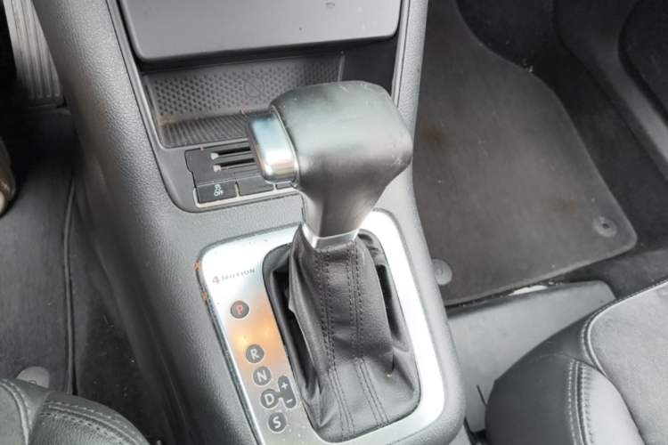 Used Volkswagen Tiguan 2010 2.0 TSI Automatic All-Wheel Drive Flagship Edition Gear Lever