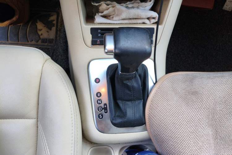 Used Volkswagen Tiguan 2010 1.8TSI Automatic Two-Wheel Drive Elite Edition Gear Lever